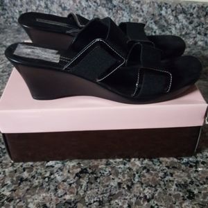 bandolino size 11 black sandals wedge heel.fabric